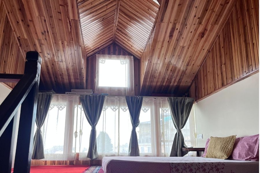 kanchenjunga-view-wooden-room-himawas-darjeeling.jpg